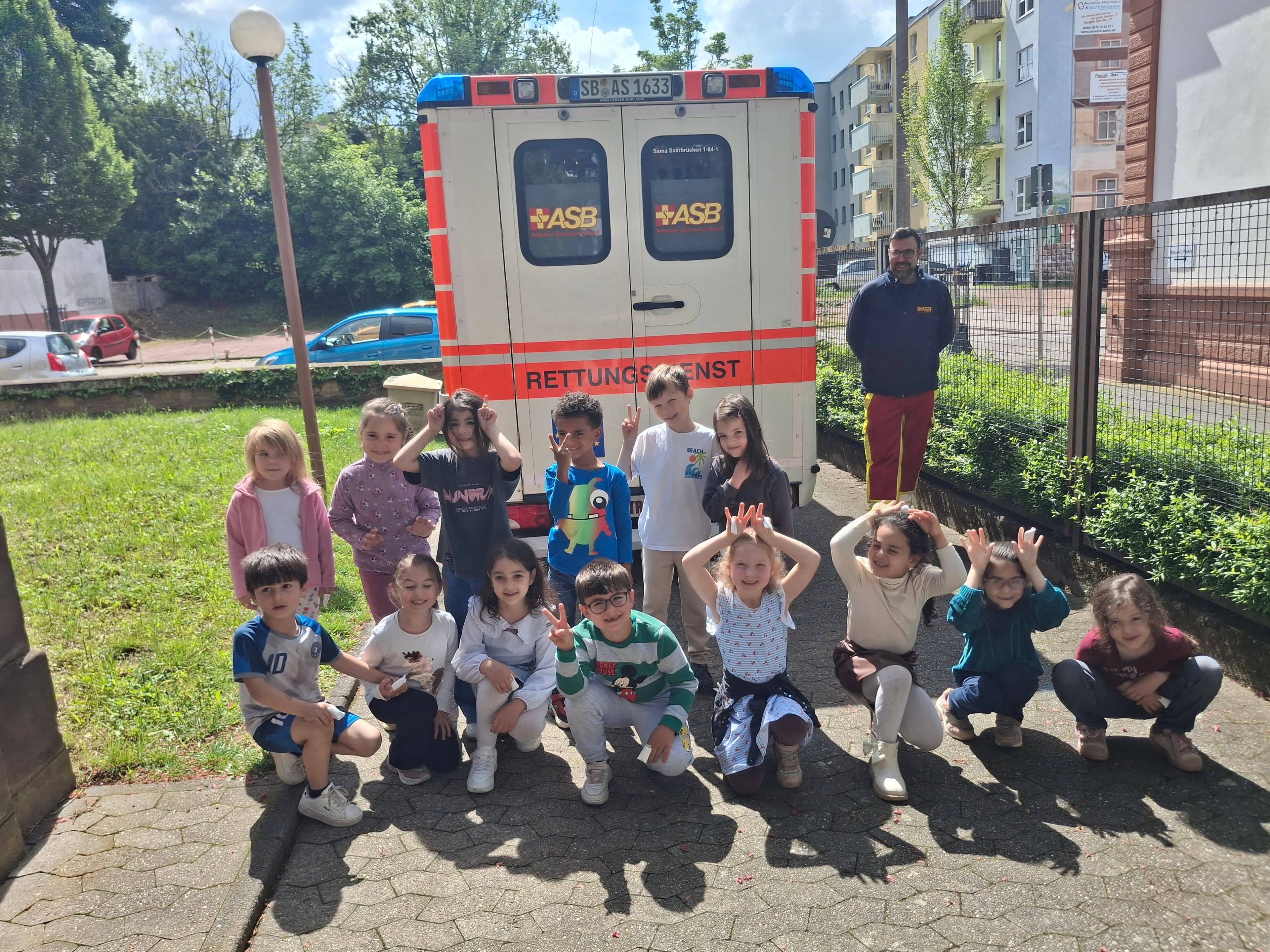 Kurzmitteilung: ASB-Besuch begeistert Kita-Kinder