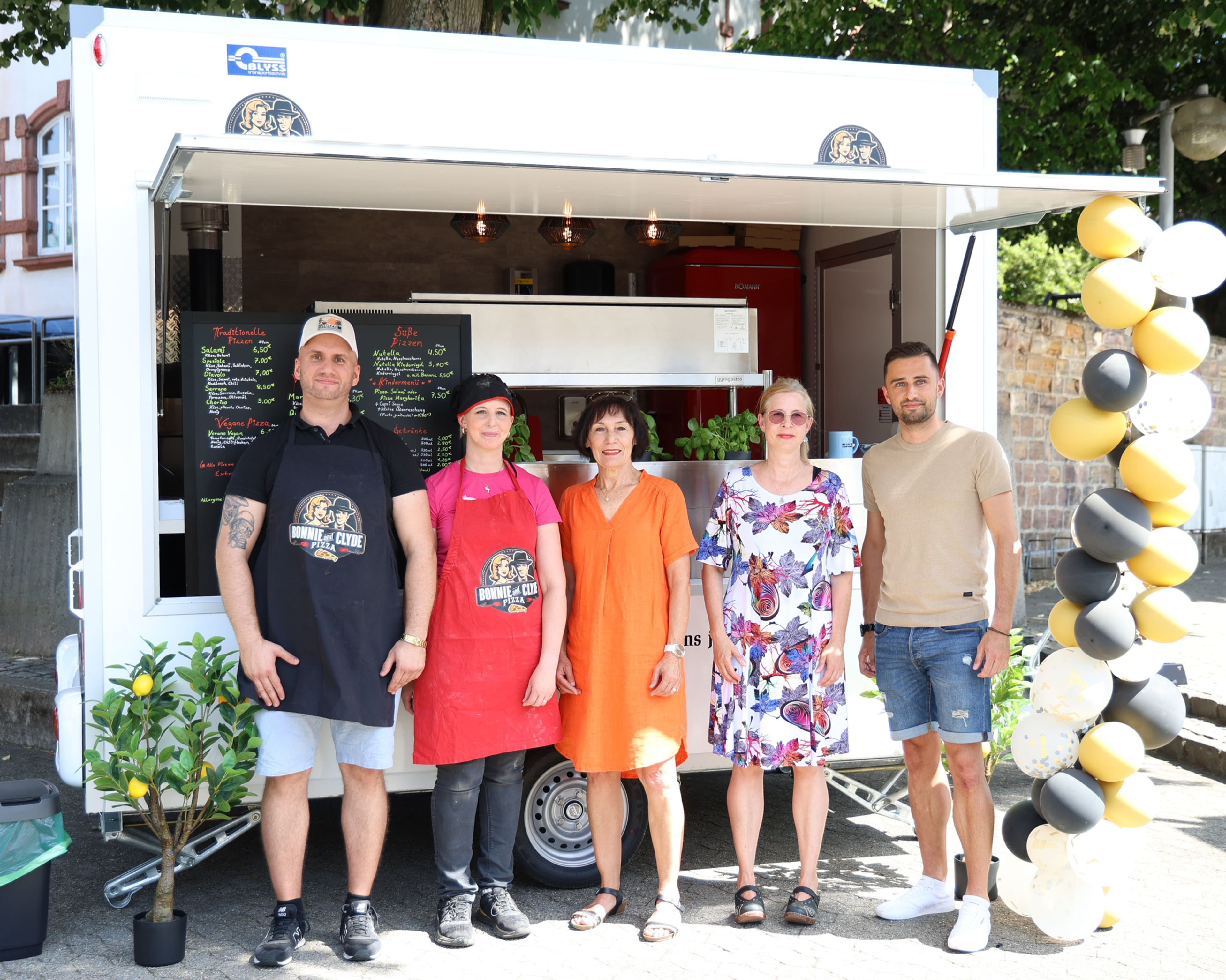 Neapolitanische Pizza frisch vor der Stadthalle