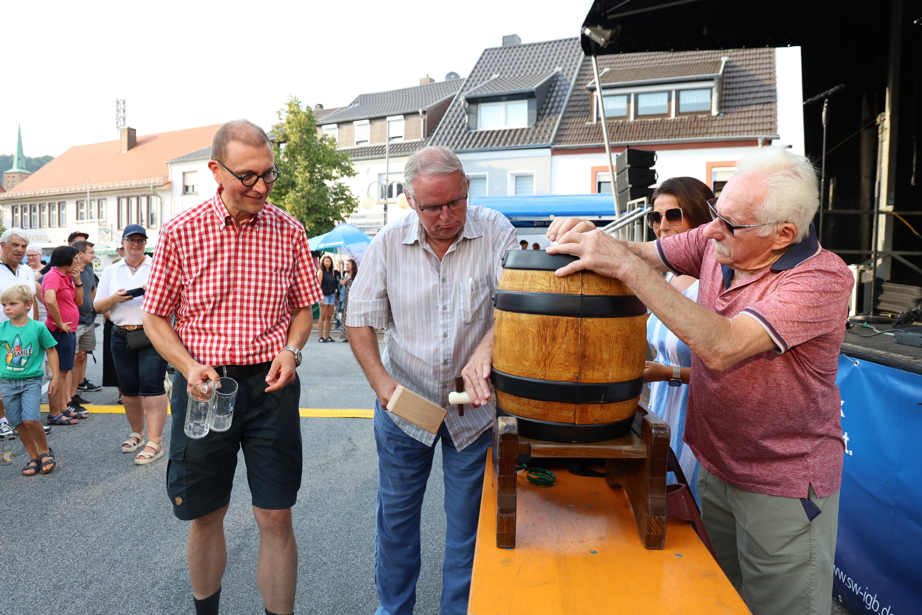 Fassanstich beim Hasseler Dorffest 2025