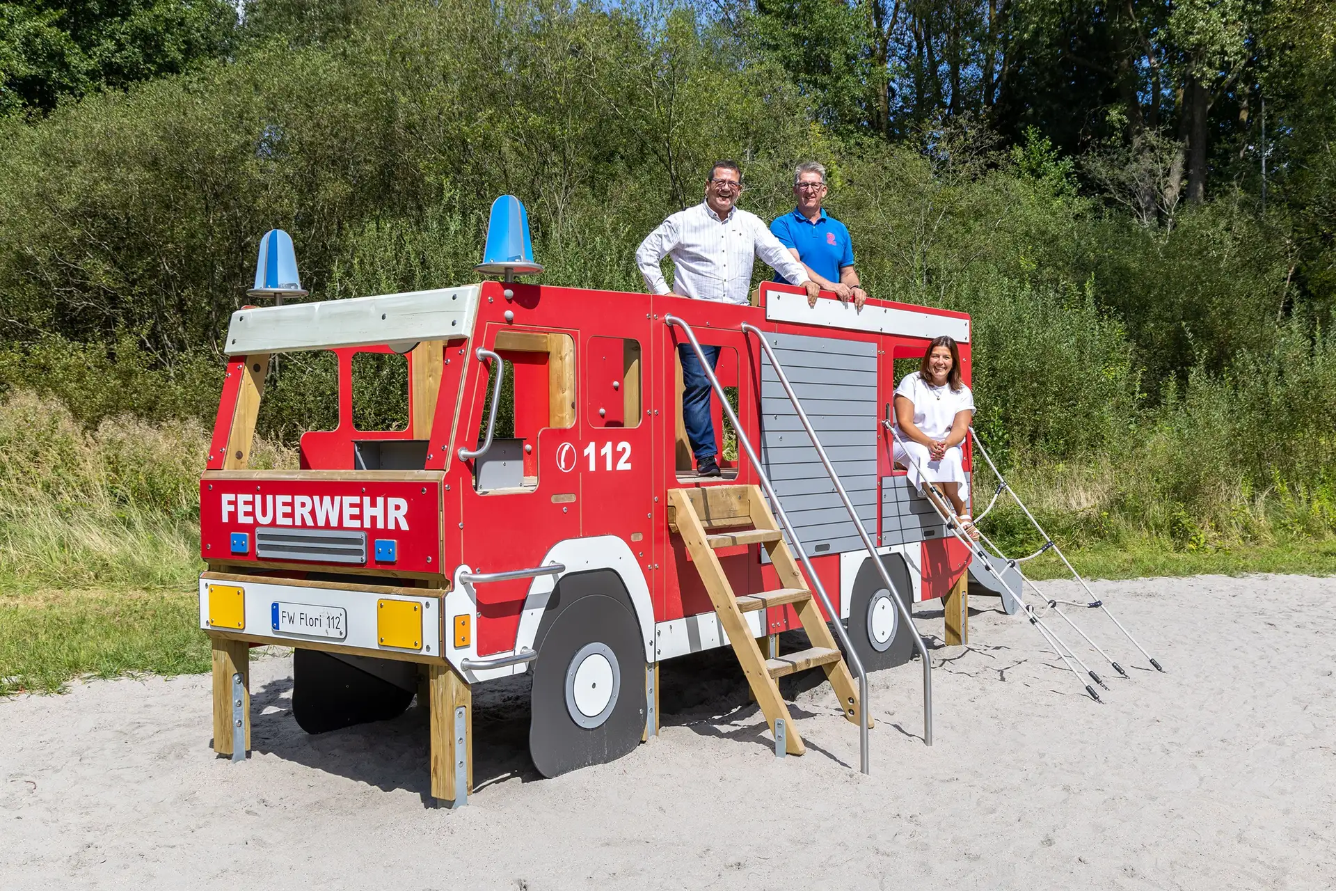 Feuerrotes Spielmobil und neue Spielgeräte eröffnen in Rohrbach