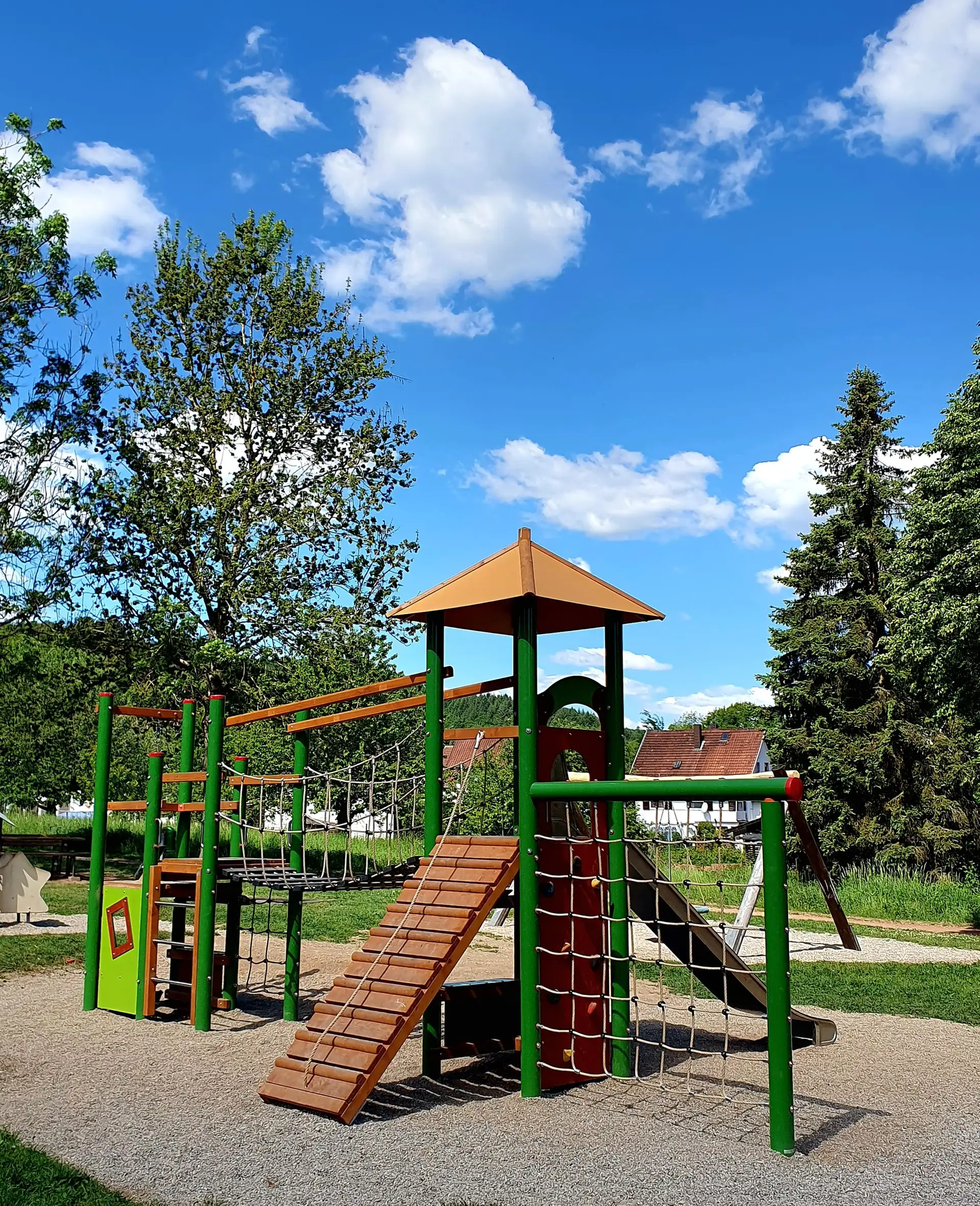 Inklusionskarussell bereichert Spielplatz Großgarten