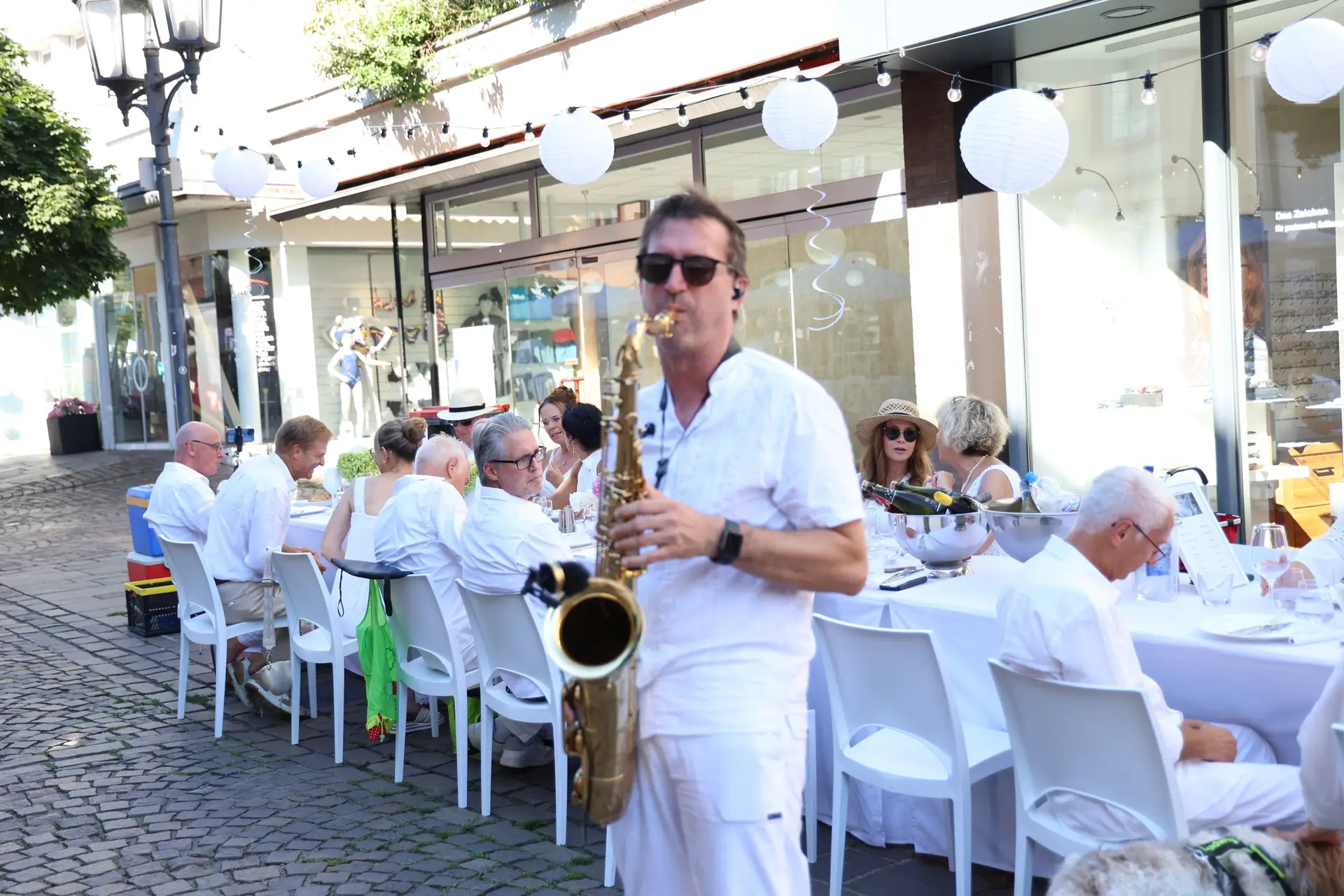 Ein Abend in Weiß: Ein Fest der Gemeinschaft in St. Ingbert
